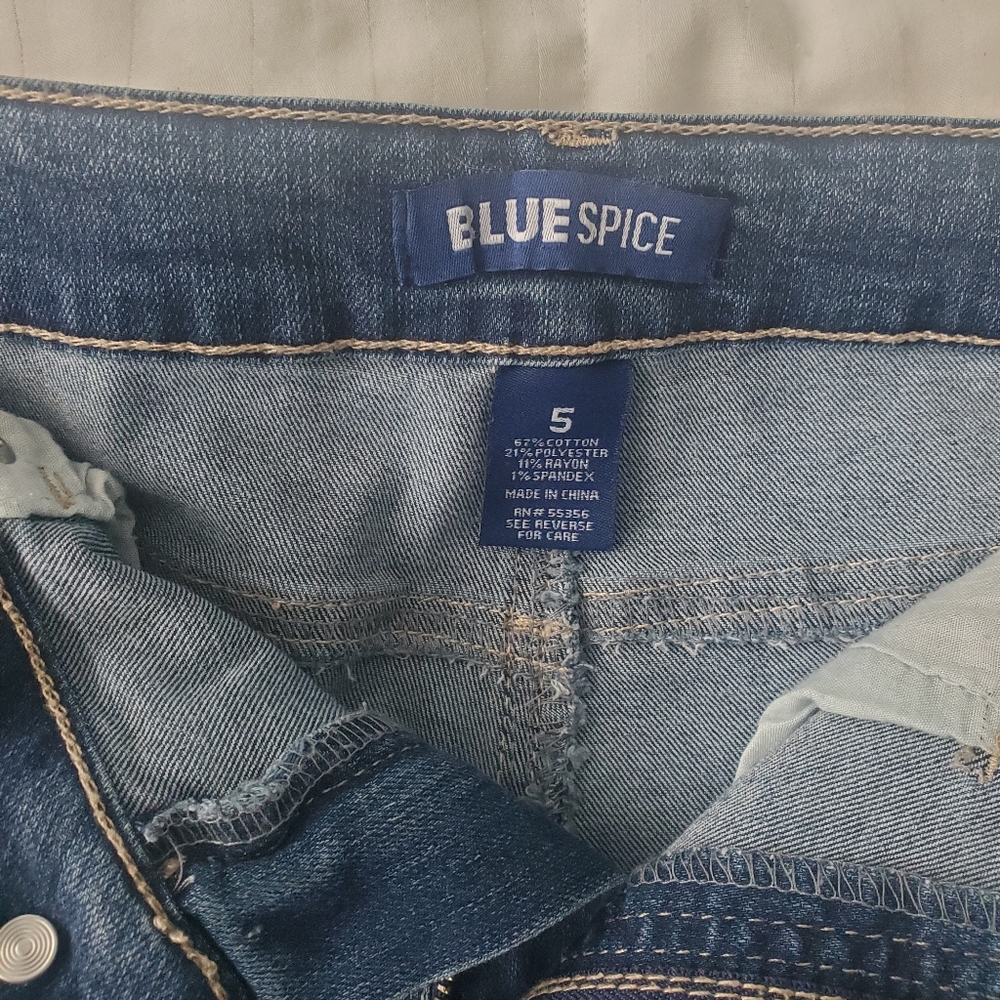 Shorts - Picture 3 of 3